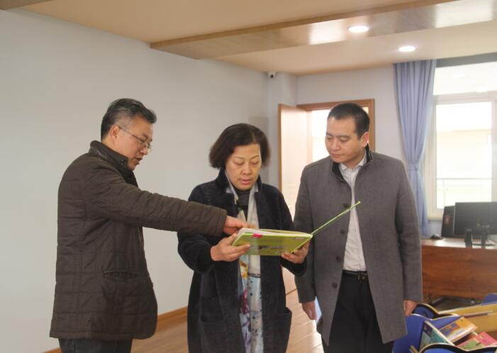 万邦秀实幼儿园举行河南省少儿图书馆分馆授牌仪式暨迎新春联欢会(图4)